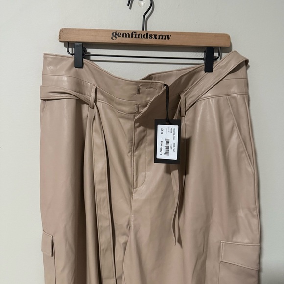 NWT PAIGE Tami Cargo Pant Taupe Vegan Leather Size 14 - Picture 4 of 8